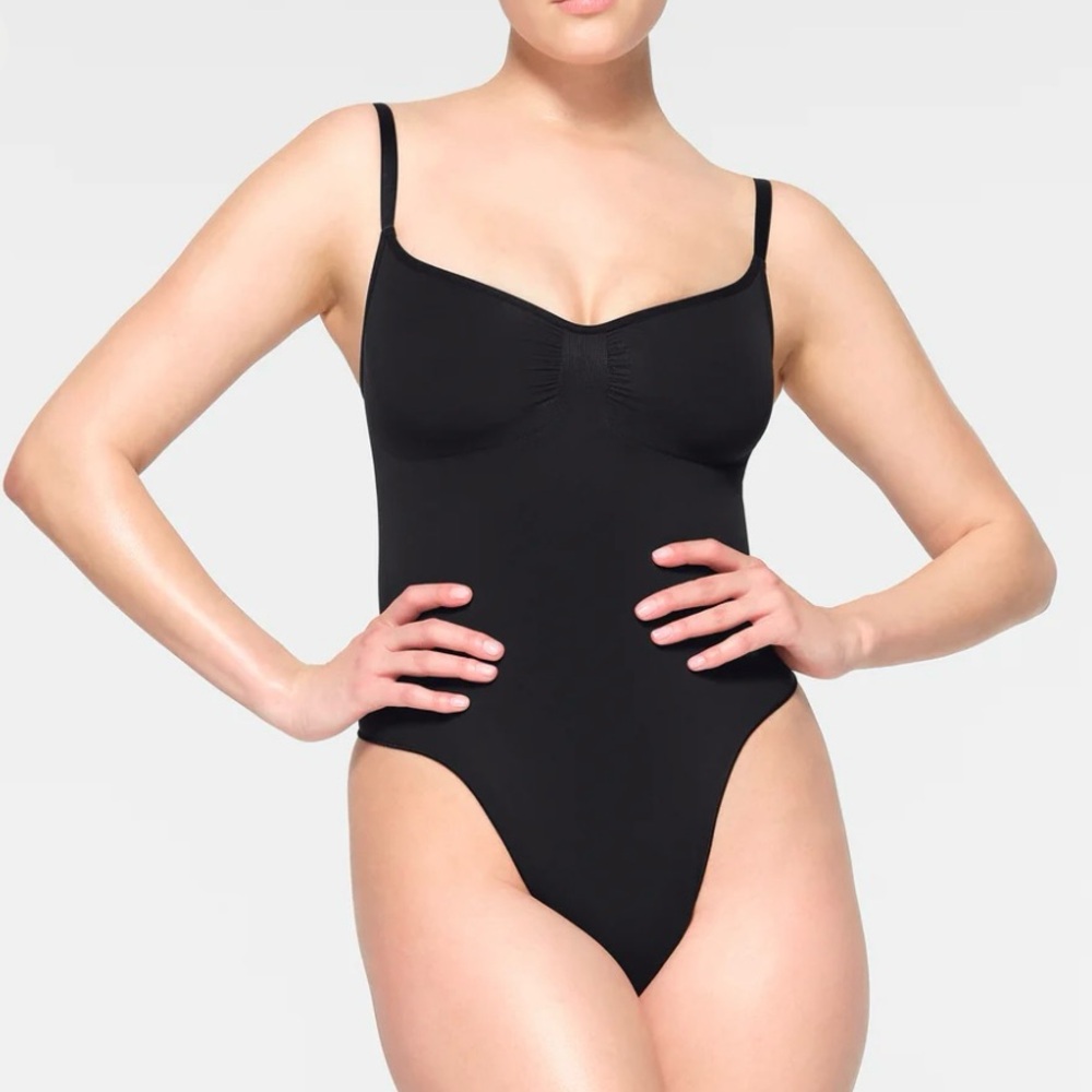 Never worn! Skims Seamless Sculpt Thong Bodysuit, Size XL, Black (Onyx)